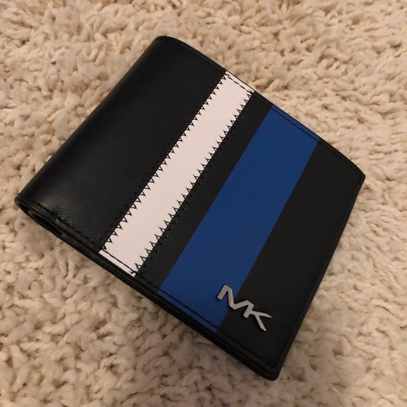 Michael Kors Wallet - Picture 1 of 2